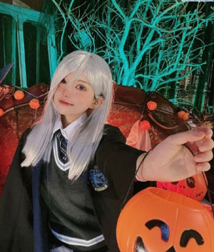 我用拐杖鞭打她的屁股_免VIP免费高清观看