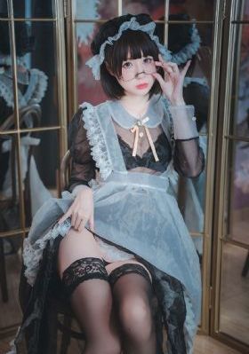 嗯啊巨大h女皇h_HD720高清国语版在线观看免费