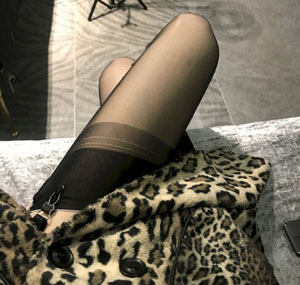 迫不及待拉开裤子futagl_高清中字免费在线观看播放